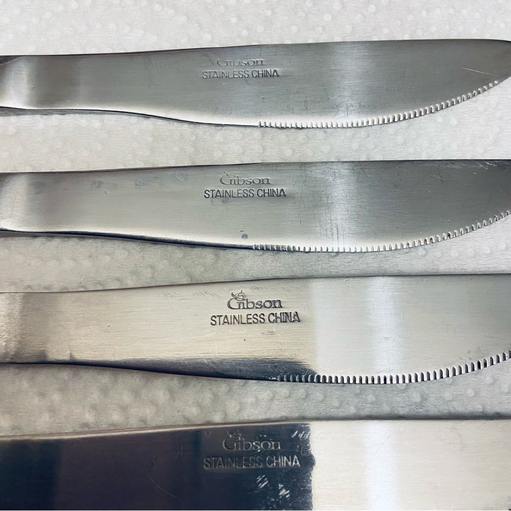 Gibson Vintage Palmore Stainless Silverware Four Piece Preowned Knife Set. - Picture 3 of 3